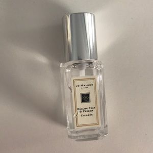 English pear and freesia spray